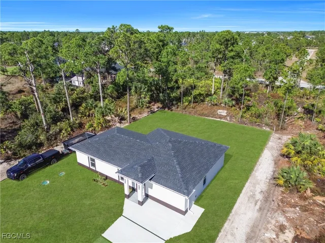 $279,900 | 855 Foxtail Street East, Lehigh Acres, FL 33974