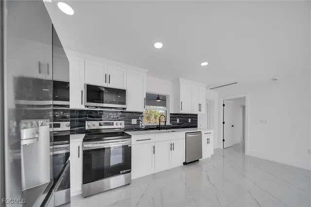 $279,900 | 855 Foxtail Street East, Lehigh Acres, FL 33974