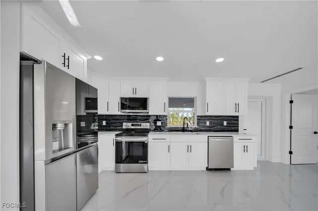 $279,900 | 855 Foxtail Street East, Lehigh Acres, FL 33974