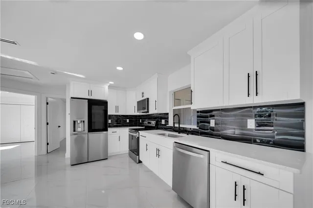 $279,900 | 855 Foxtail Street East, Lehigh Acres, FL 33974