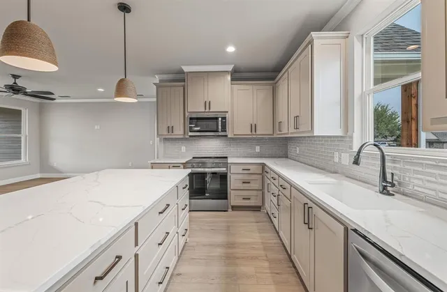 $430,000 | 104 Skyline Drive, Glen Rose, TX 76043