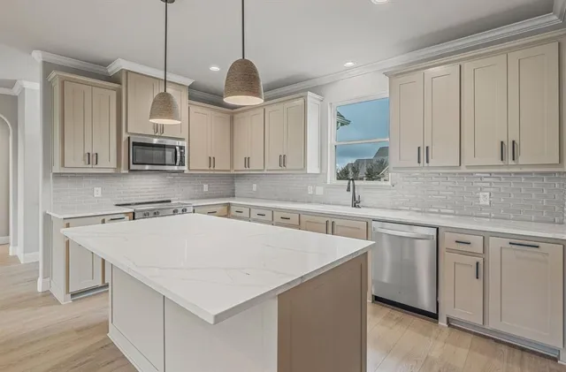 $430,000 | 104 Skyline Drive, Glen Rose, TX 76043