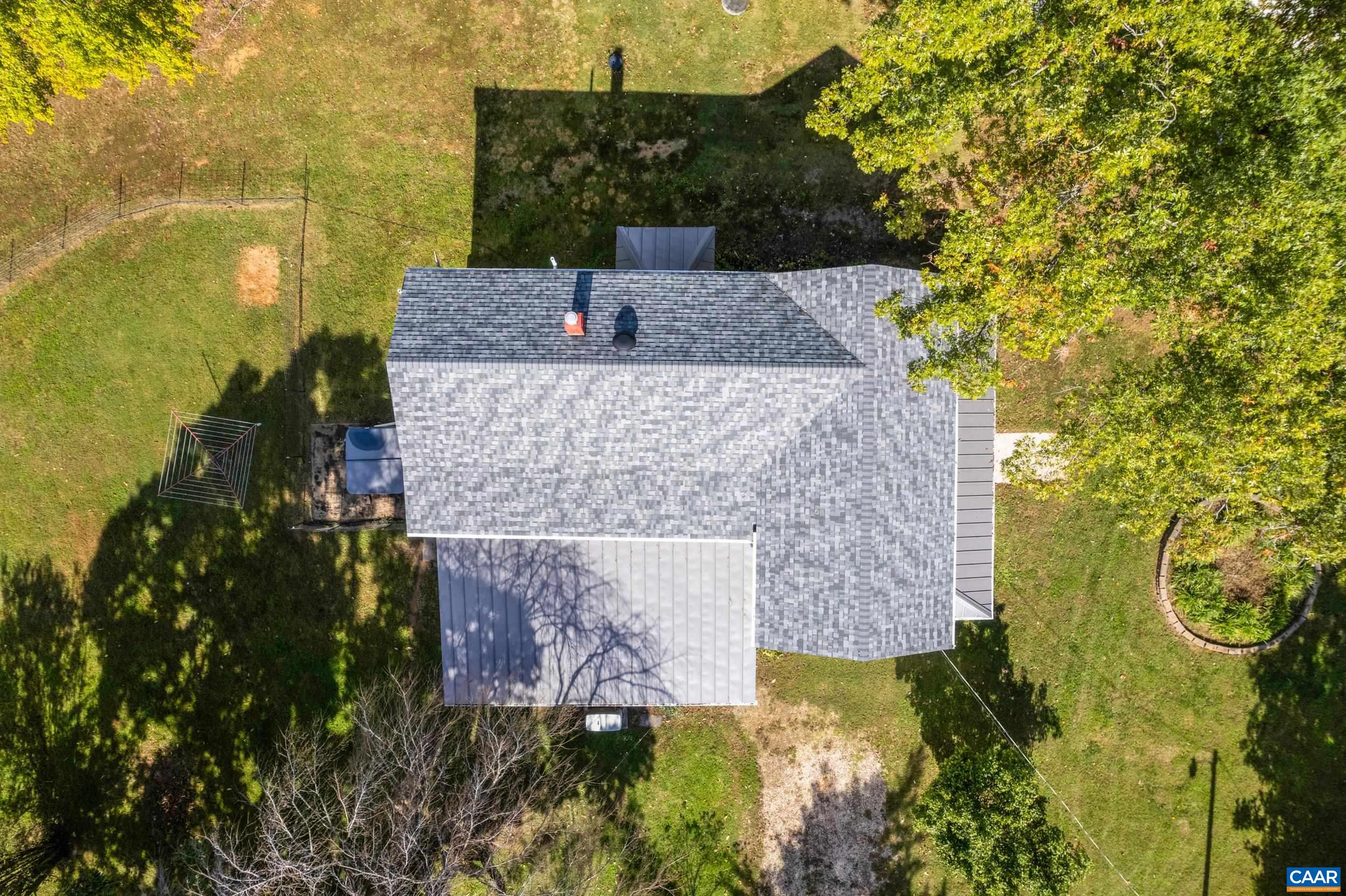 9915 Howardsville Road Howardsville, VA 24562 - Photo 4 of 68 a aerial view of a house with a yard