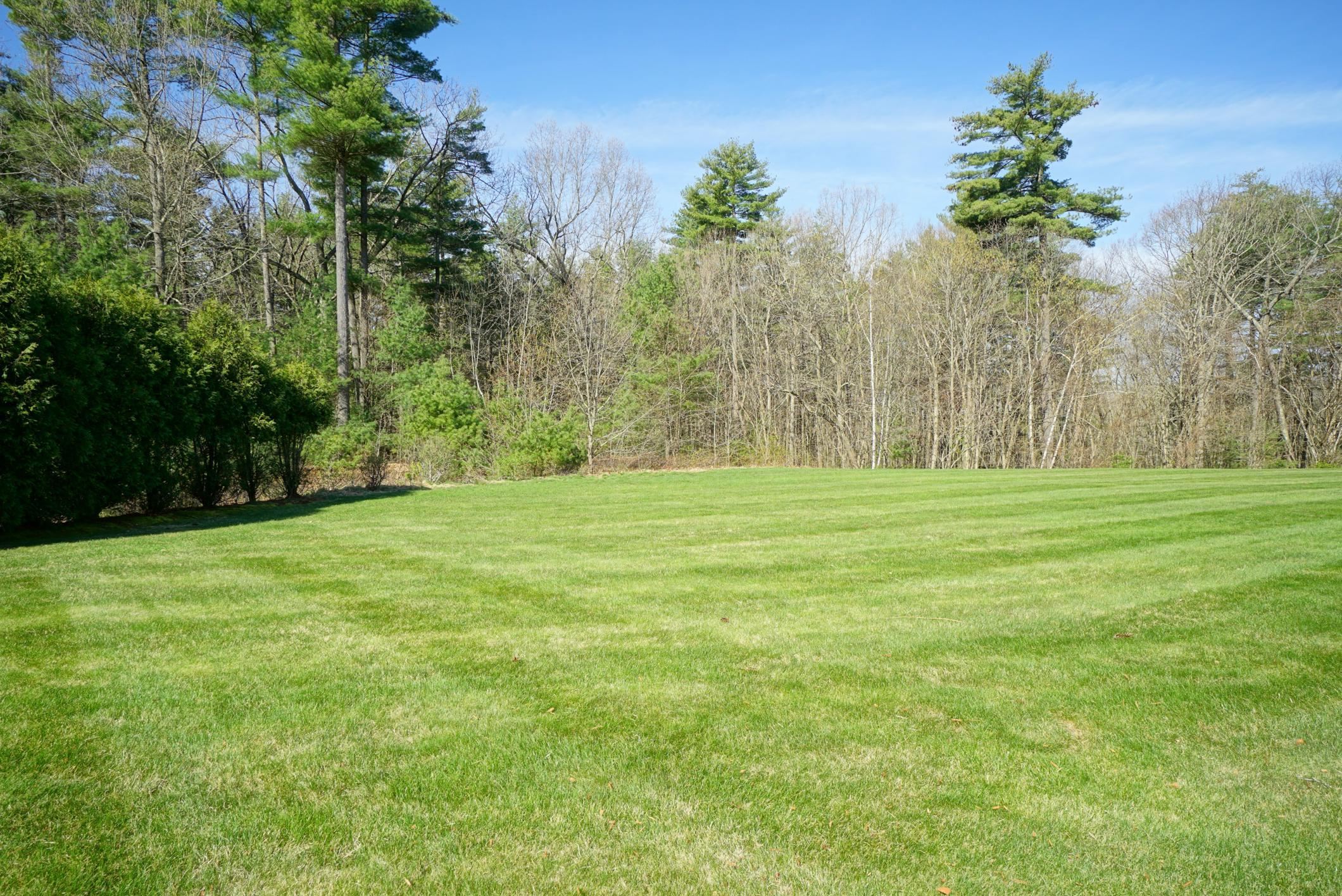 72 Old Stage Road Litchfield, NH 03052 - Photo 24 of 34