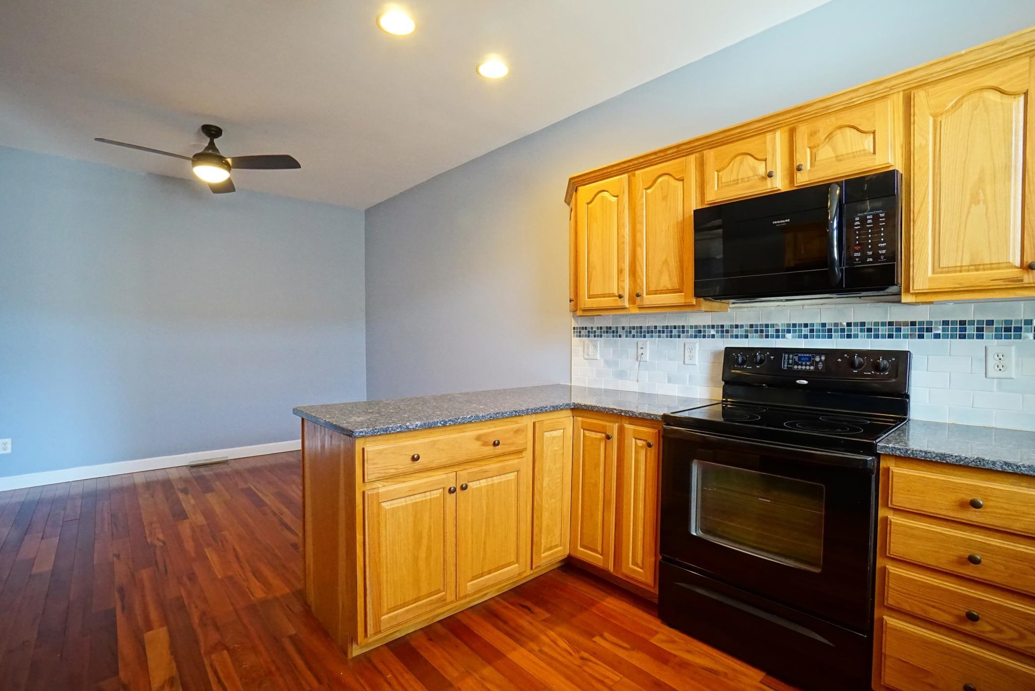 72 Old Stage Road Litchfield, NH 03052 - Photo 4 of 34