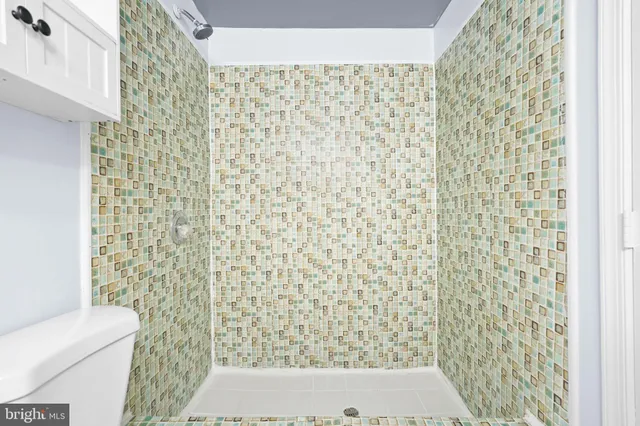 $499,990 | 6917 Villa-Del-Rey Court, Springfield, VA 22150