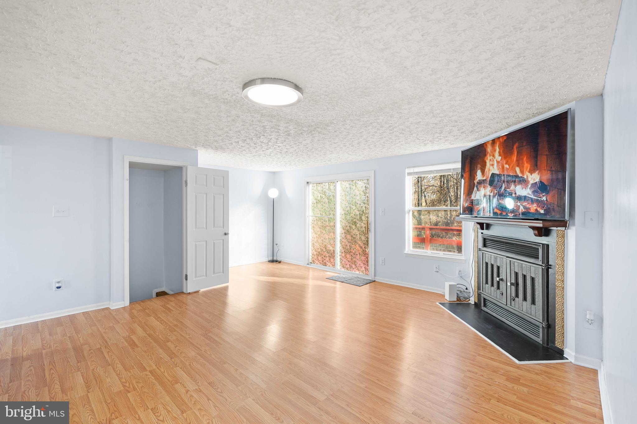 6917 Villa-Del-Rey Court Springfield, VA 22150 - Photo 2 of 42