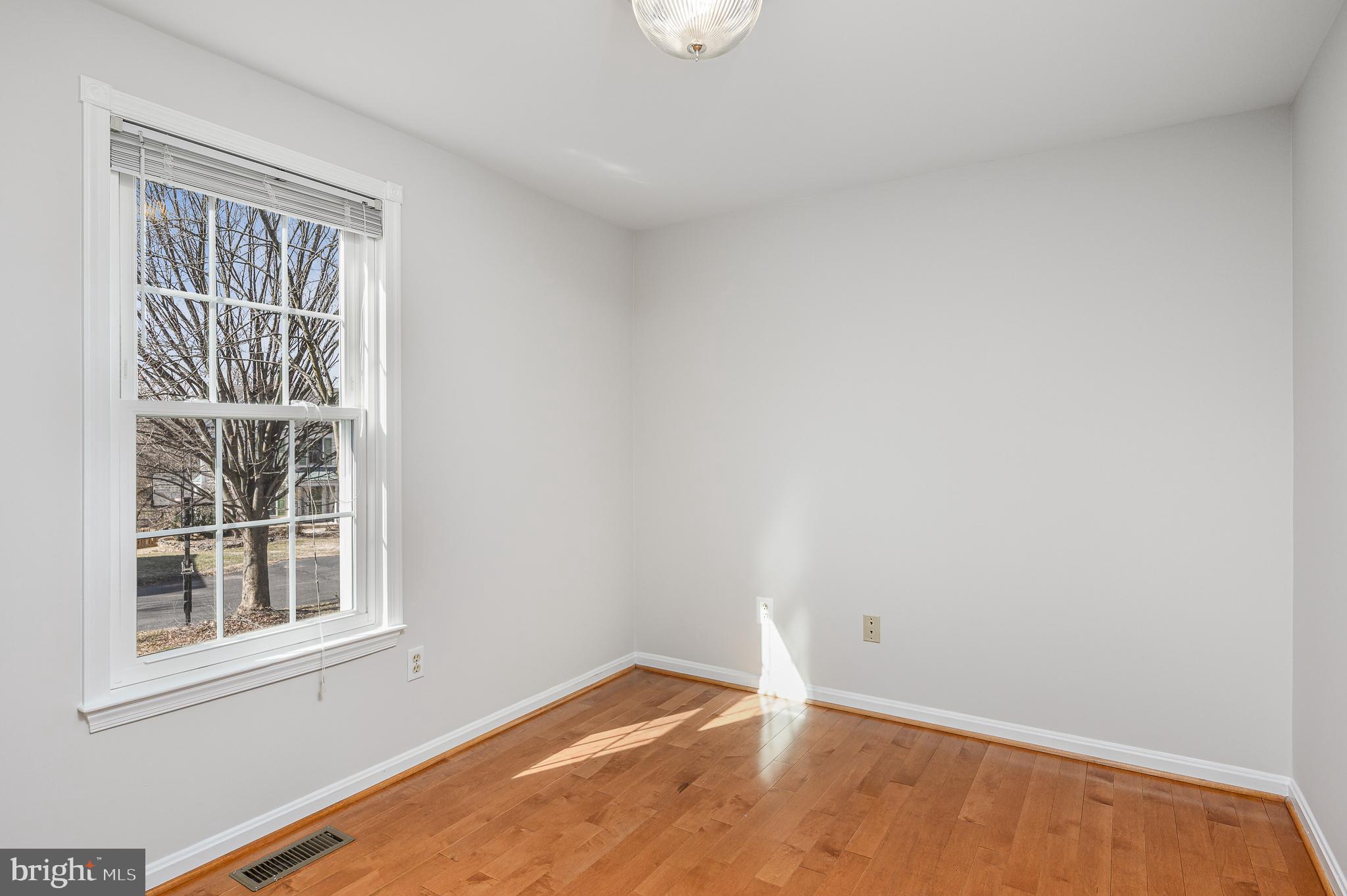 43356 Wayside Circle Ashburn, VA 20147 - Photo 27 of 52 an empty room with windows