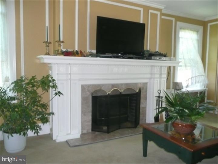 32 West Ridley Avenue Ridley Park, PA 19078 - Photo 5 of 25 Living Room