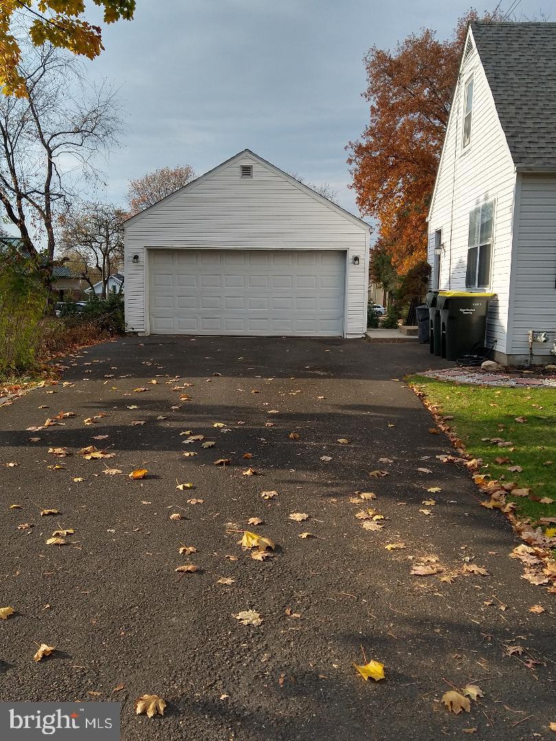 6 Madison Road Willow Grove, PA 19090 - Photo 3 of 23 2 Car Garage (rented)