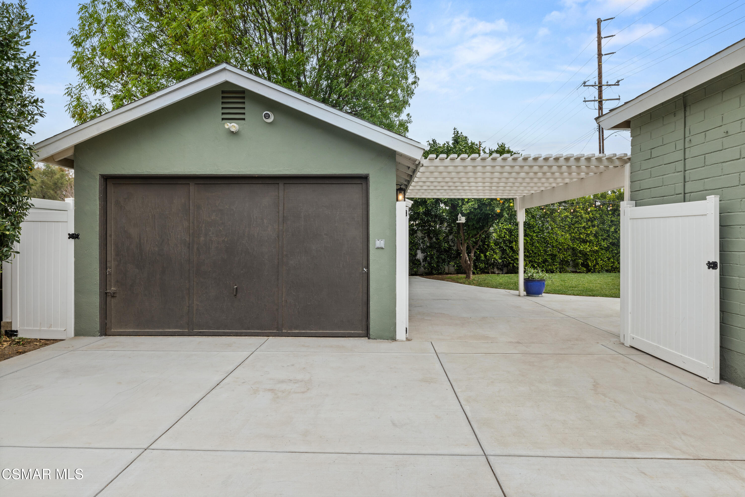 4391 Adam Road Simi Valley, CA 93063 - Photo 26 of 30 a house with a outdoor space