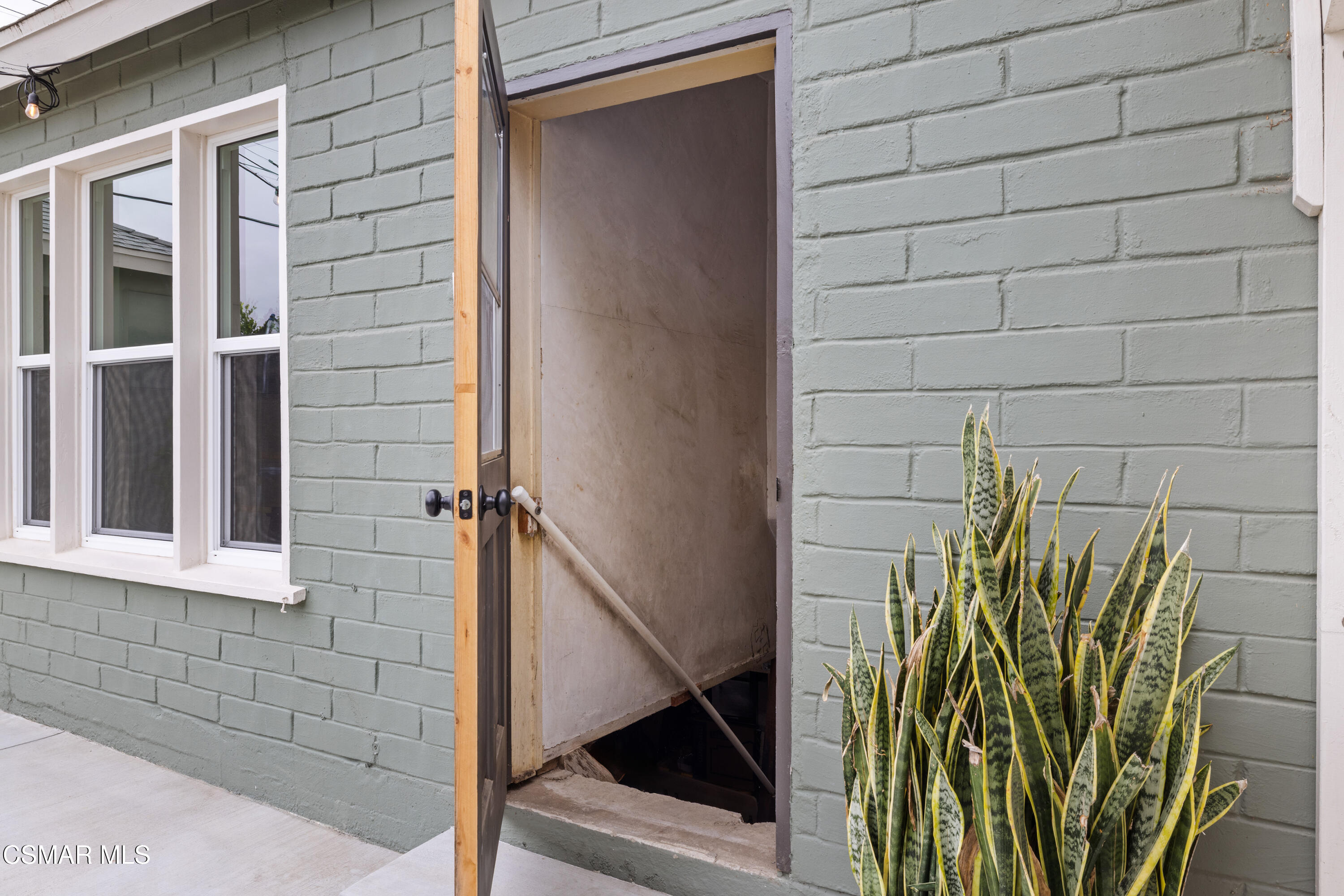 4391 Adam Road Simi Valley, CA 93063 - Photo 27 of 30 a view of a potted plant from a window