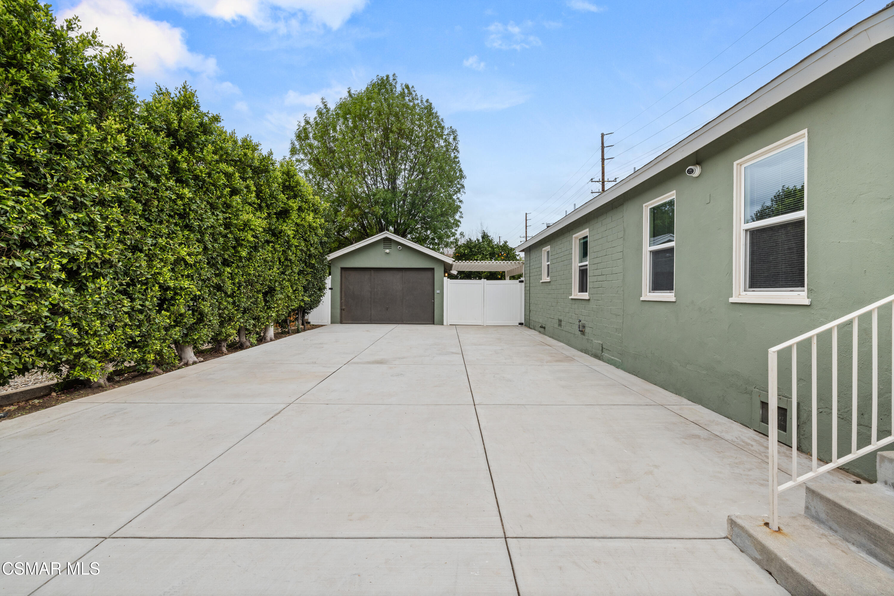 4391 Adam Road Simi Valley, CA 93063 - Photo 4 of 30 a house view with a outdoor space