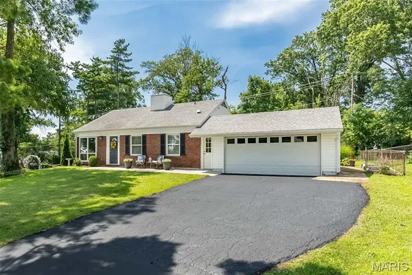 $289,000 | 918 Crestland Drive, Ballwin, MO 63011