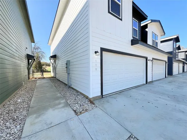 $1,925 | 3501 East Renfro Street, Unit 119, Burleson, TX 76028