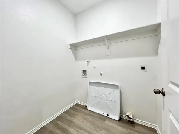 $1,925 | 3501 East Renfro Street, Unit 119, Burleson, TX 76028