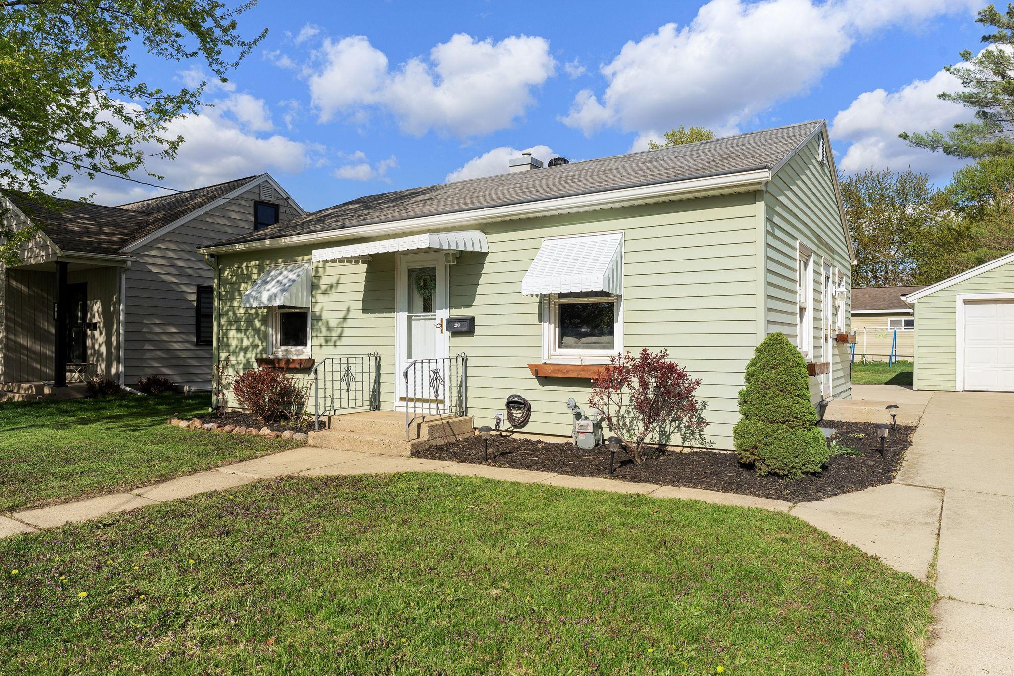 203 16th Street Southeast Austin, MN 55912 - Photo 2 of 28