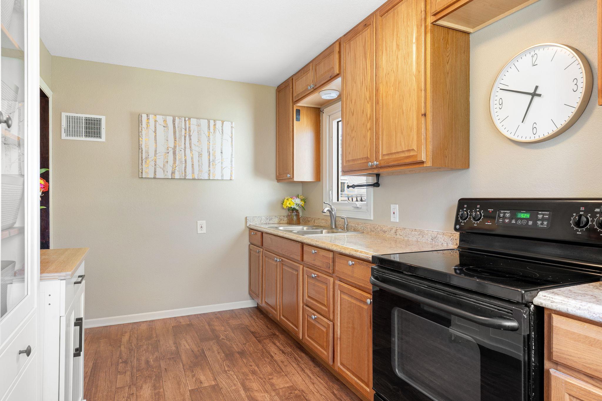 203 16th Street Southeast Austin, MN 55912 - Photo 4 of 28