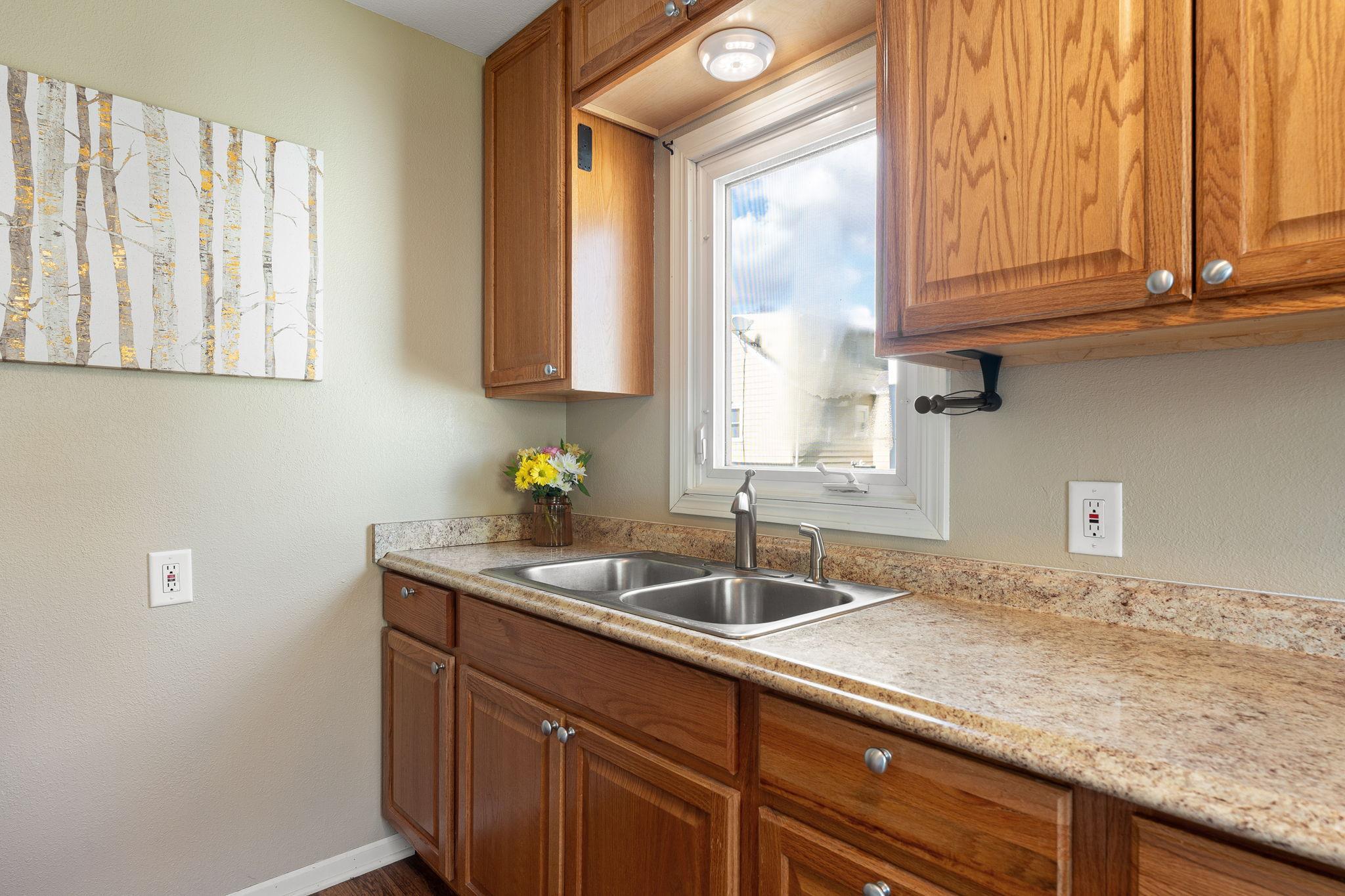 203 16th Street Southeast Austin, MN 55912 - Photo 7 of 28