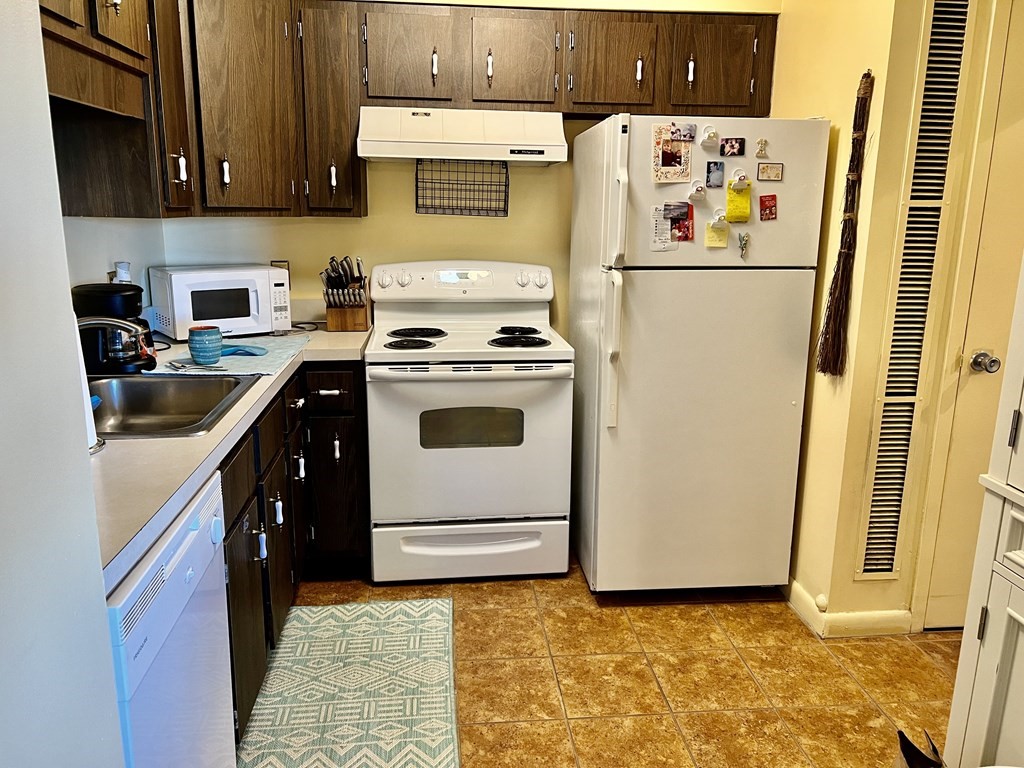 1008 Paradise Road, Unit 3L Swampscott, MA 01907 - Photo 12 of 16 Gallery Image 12
