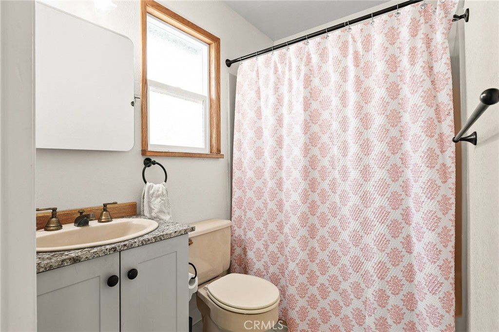 490 Vilas Road Cohasset, CA 95973 - Photo 29 of 63 Upstairs bathroom
