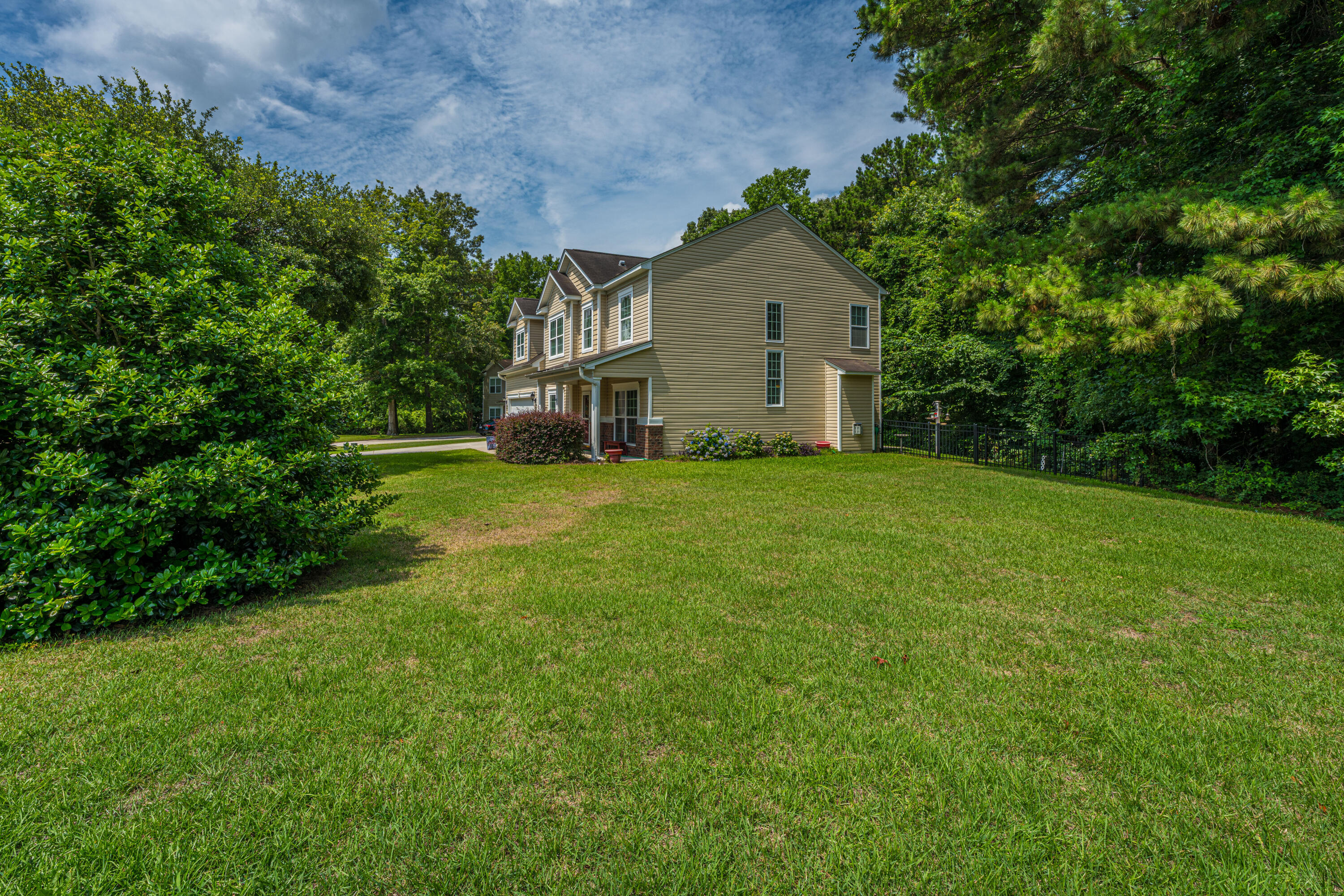 1517 St Stephens Way Hanahan, SC 29410 - Photo 3 of 54 1517SaintStephensWay003