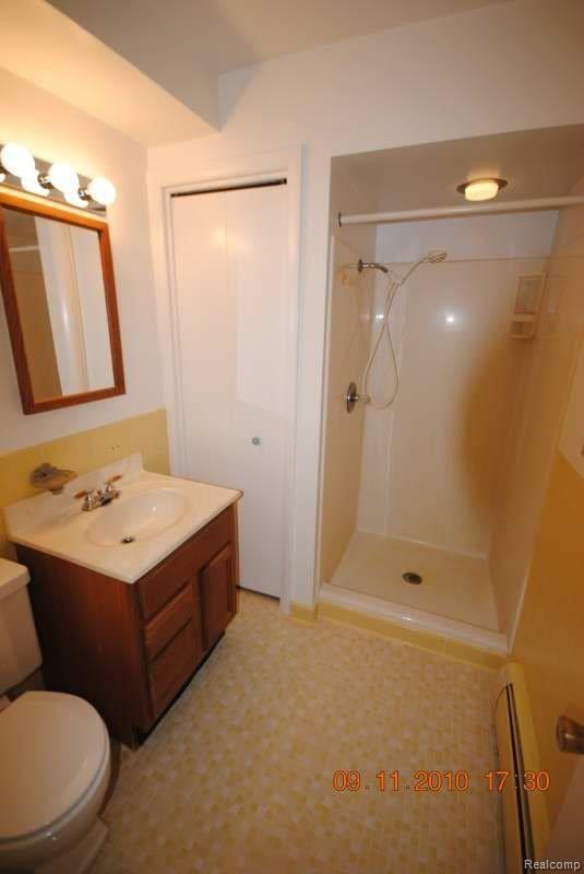 852 Stonegate Road Ann Arbor, MI 48103 - Photo 13 of 14 Fullbath-lower