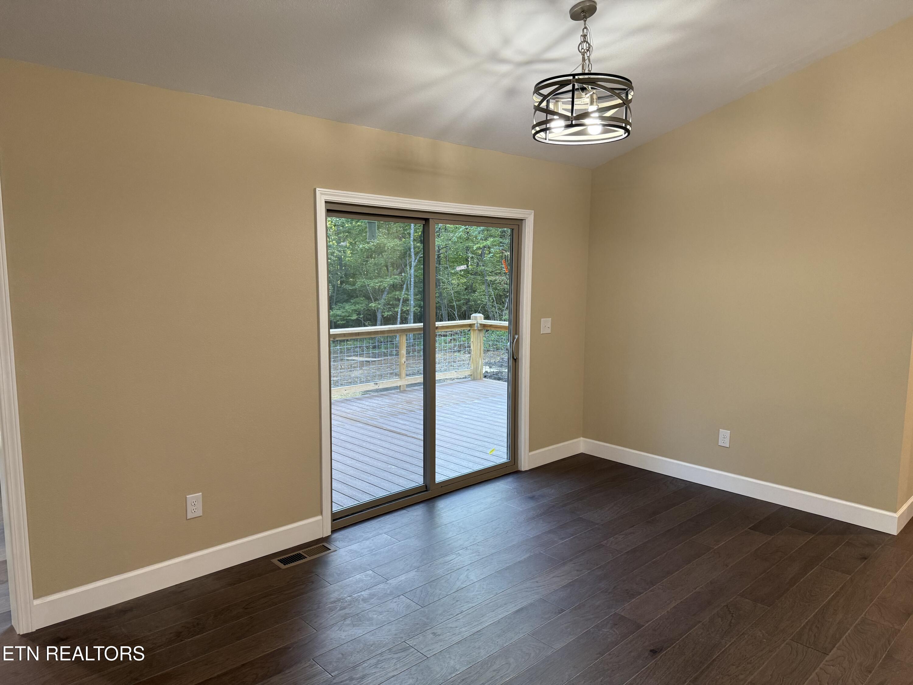 10 T Place Monterey, TN 38574 - Photo 12 of 46 IMG_1401