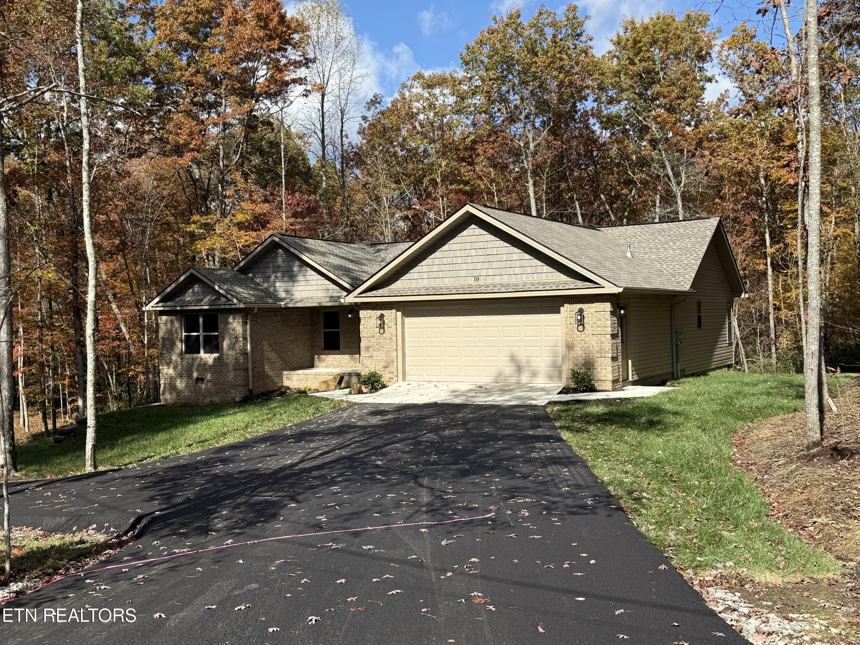 10 T Place Monterey, TN 38574 - Photo 3 of 46 IMG_1530