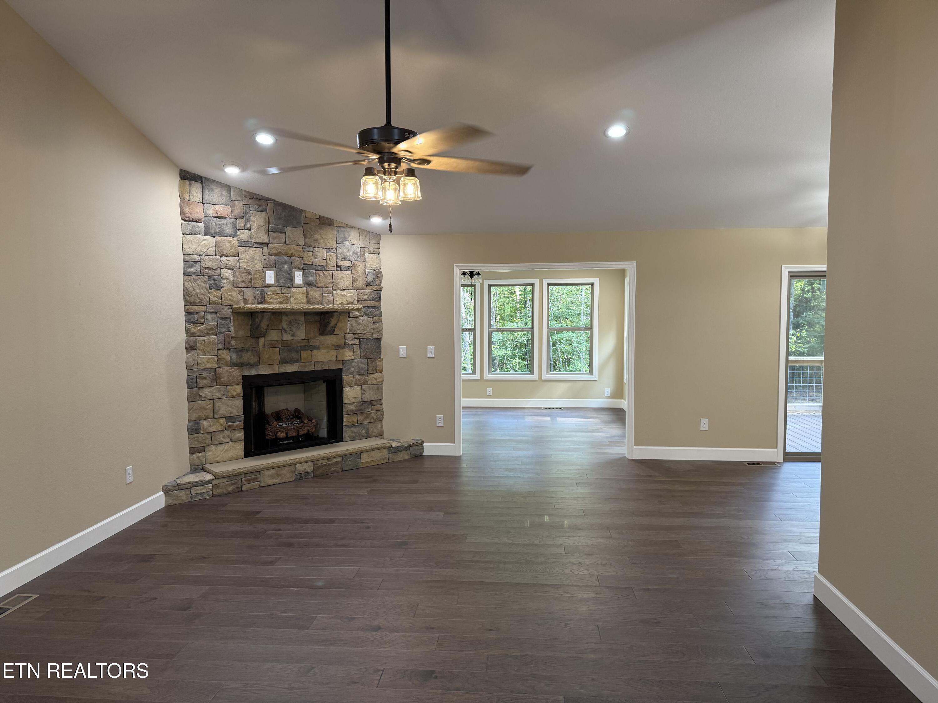 10 T Place Monterey, TN 38574 - Photo 9 of 46 IMG_1396