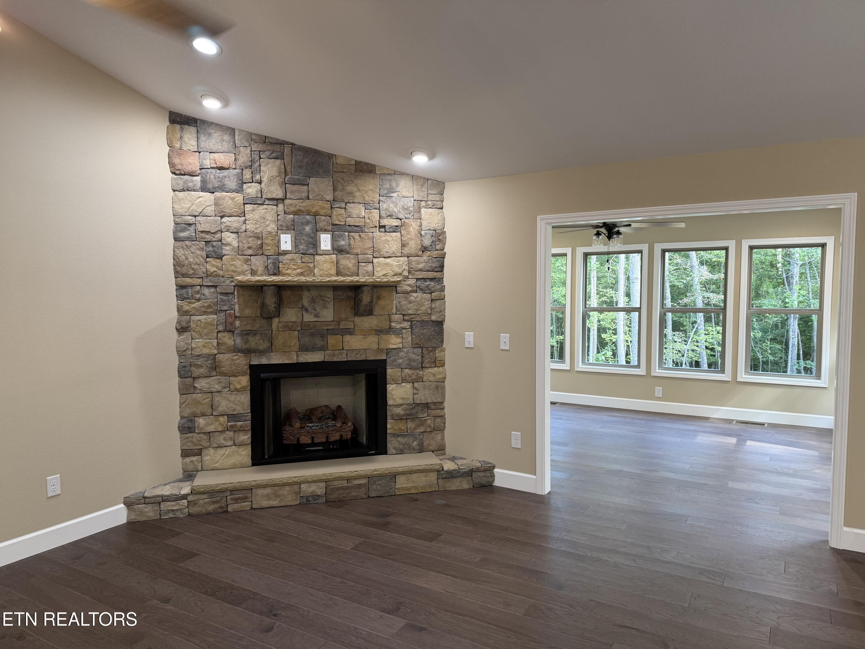 10 T Place Monterey, TN 38574 - Photo 10 of 46 IMG_1398