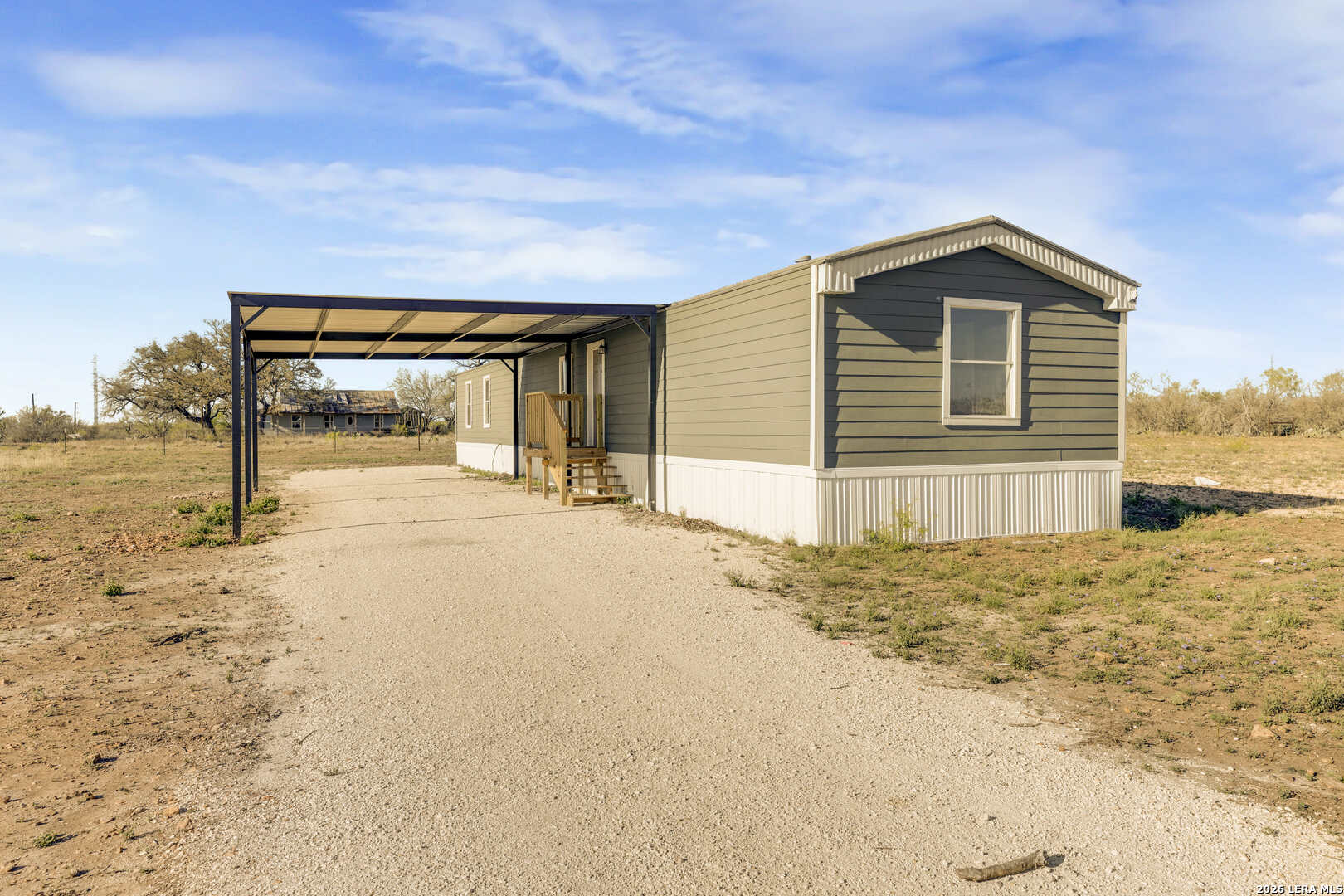 2811 Cr 467 Devine, TX 78016 - Photo 8 of 25