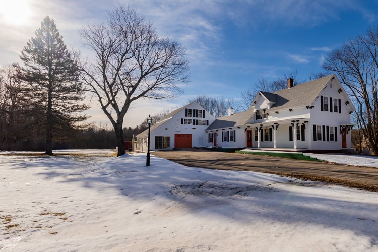 79 Chamberlain Street Rochester, NH 03867 - Photo 1 of 26
