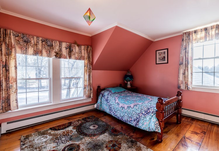 79 Chamberlain Street Rochester, NH 03867 - Photo 15 of 26