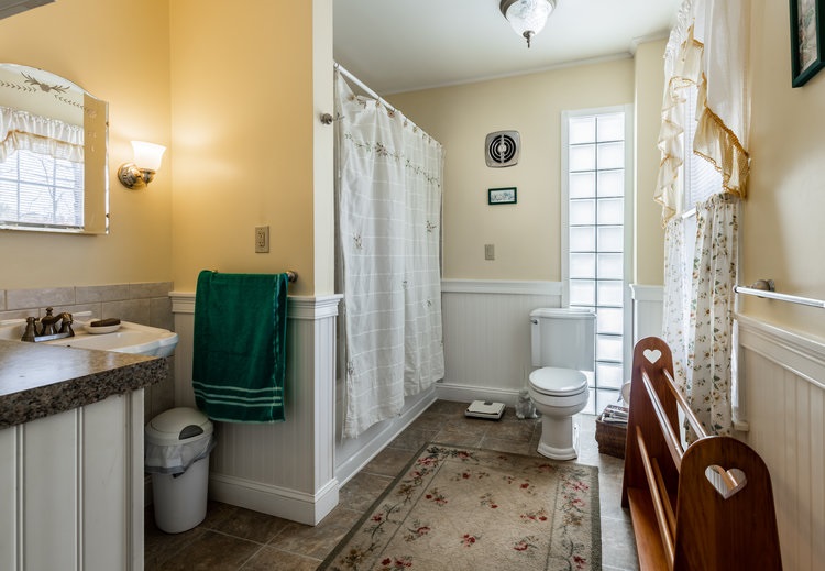 79 Chamberlain Street Rochester, NH 03867 - Photo 18 of 26