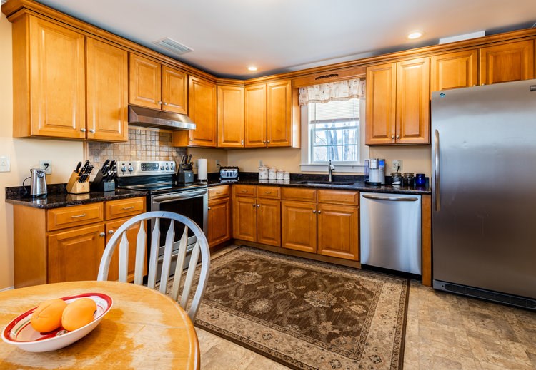 79 Chamberlain Street Rochester, NH 03867 - Photo 3 of 26