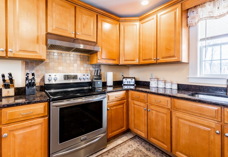 79 Chamberlain Street Rochester, NH 03867 - Photo 5 of 26