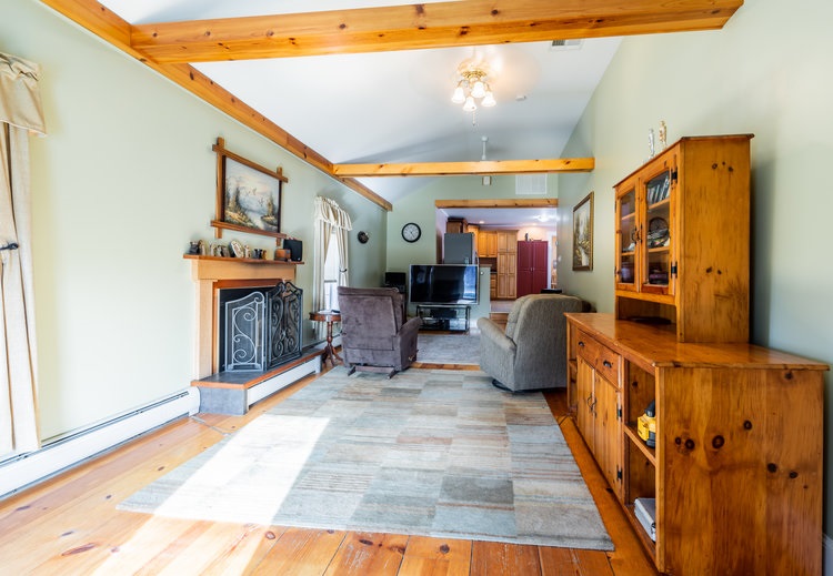 79 Chamberlain Street Rochester, NH 03867 - Photo 6 of 26