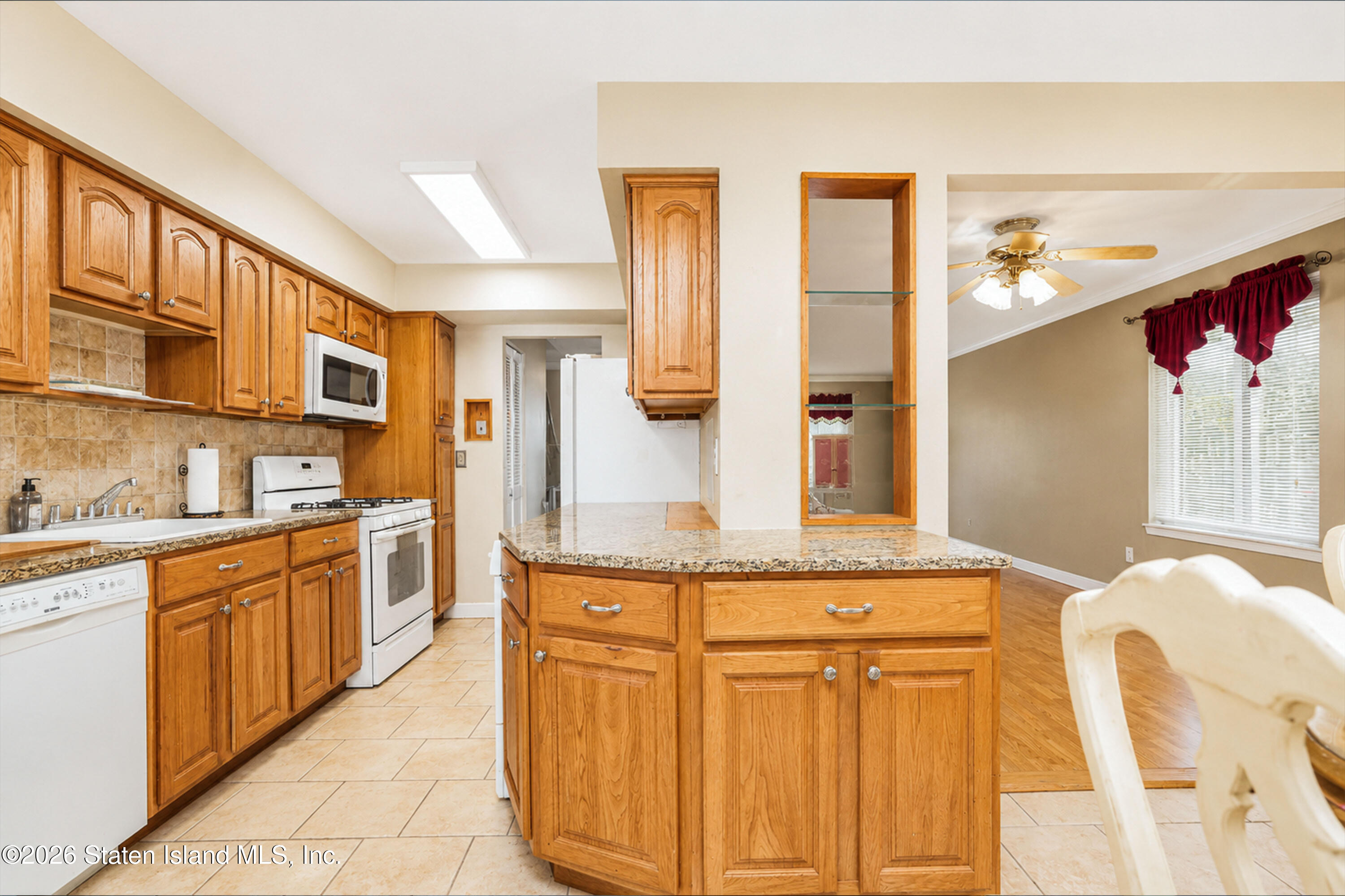 5 Redwood Loop Staten Island, NY 10309 - Photo 10 of 33 10