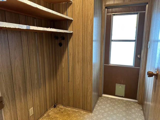 a view of a house with backyard and backyard