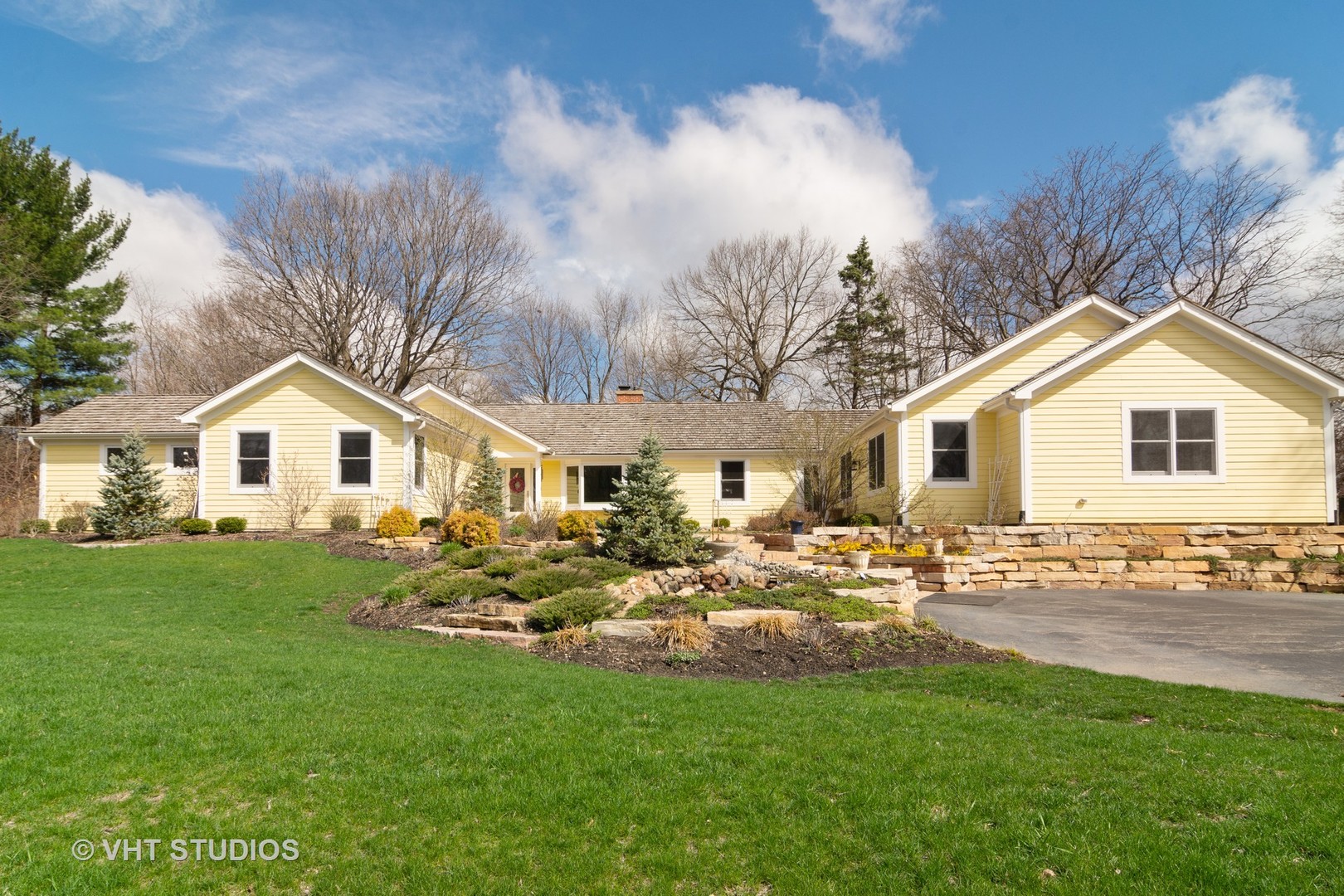 a view of a yard with a house and a garden