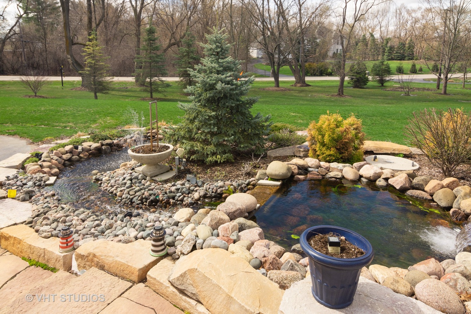 2140 West Baldwin Road Inverness, IL 60067 - Photo 23 of 32 a backyard of a house with yard and green space