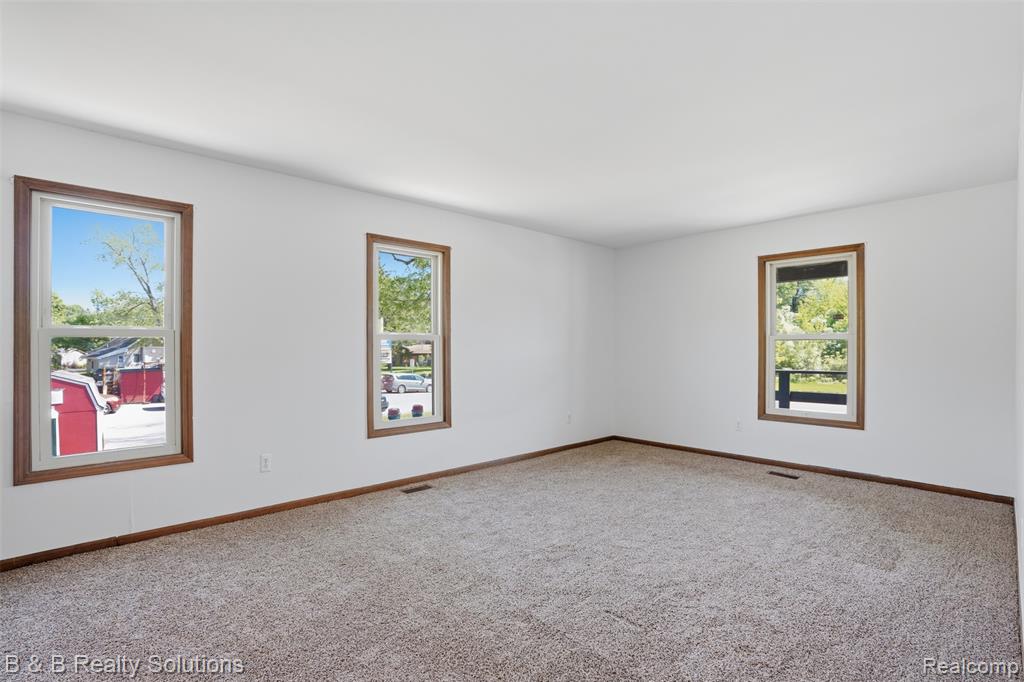 780 North Van Dyke Road, Unit APARTMENT #1 Almont, MI 48003 - Photo 17 of 28