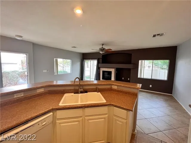 $1,595 | 6024 Mustang Breeze Trail, Unit 103, Henderson, NV 89011