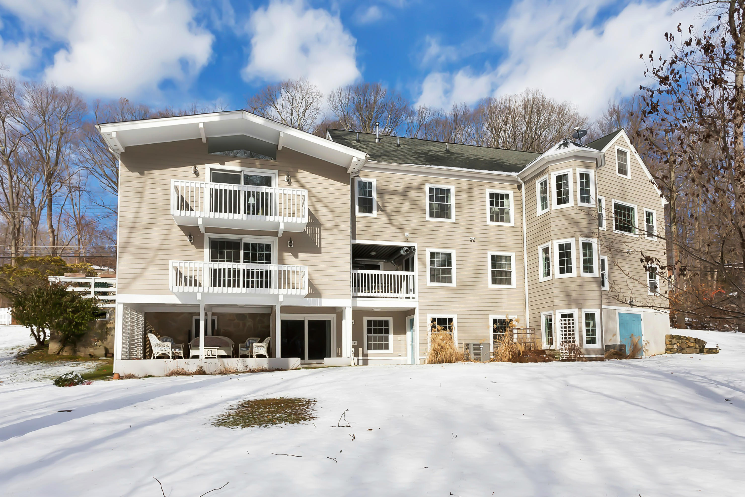 279 Silvermine Road New Canaan, CT 06840 - Photo 23 of 24 a front view of a building