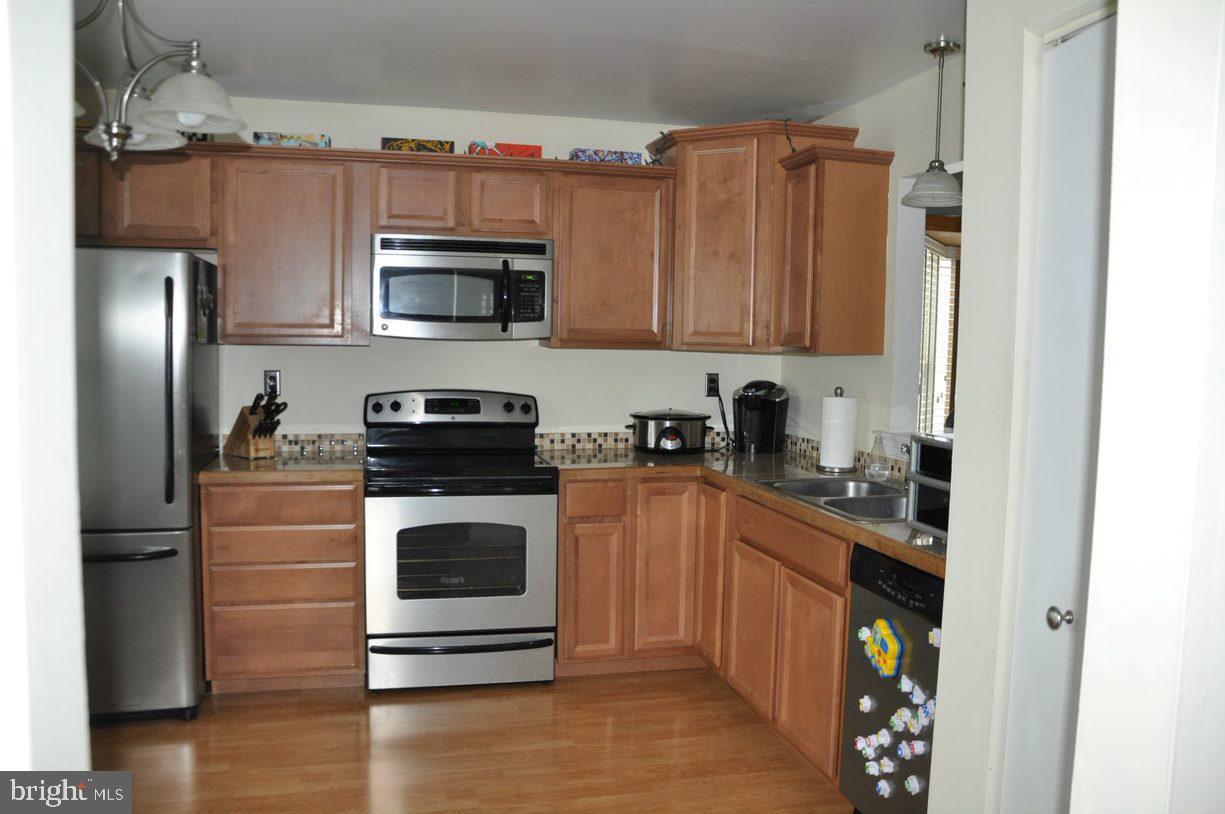 1001 Old Forge Road New Castle, DE 19720 - Photo 6 of 22 Laminate Wood Floors