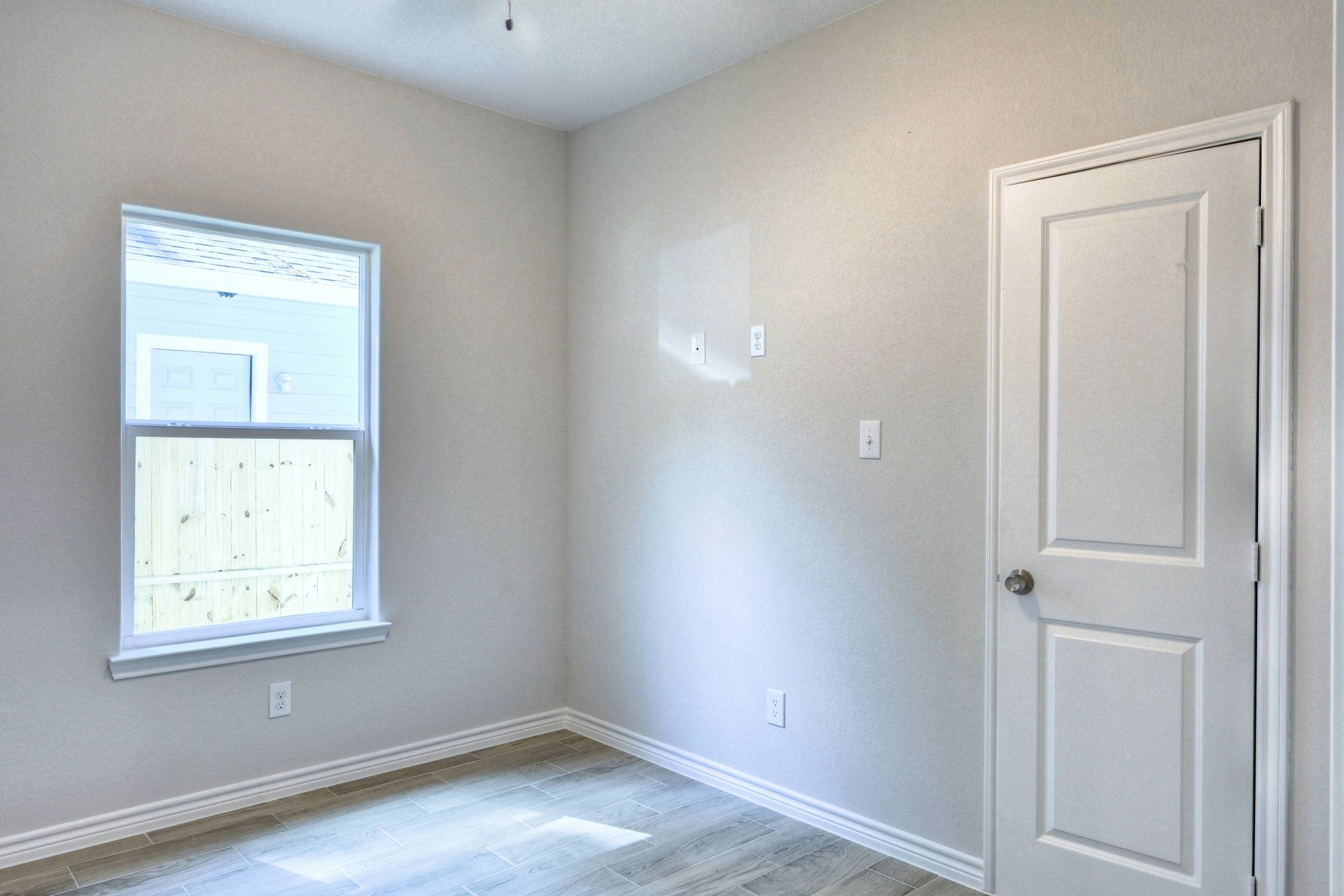9810 Arbor Oak Willis, TX 77318 - Photo 15 of 43 an empty room with windows and closet