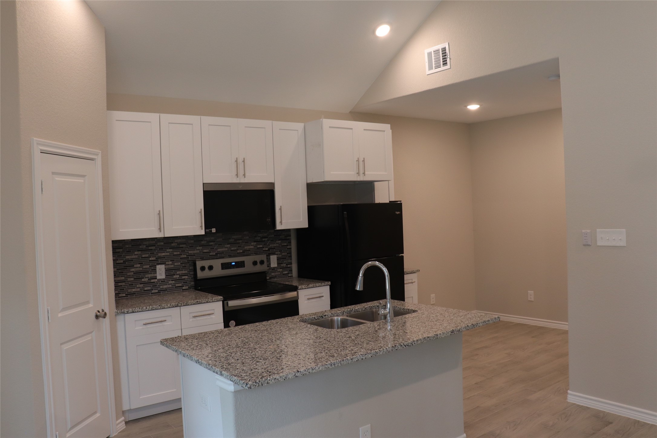 9810 Arbor Oak Willis, TX 77318 - Photo 5 of 43 a kitchen with granite countertop a stove and a sink