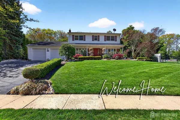 $899,000 | 11 Apple Manor Lane, East Brunswick, NJ 08816