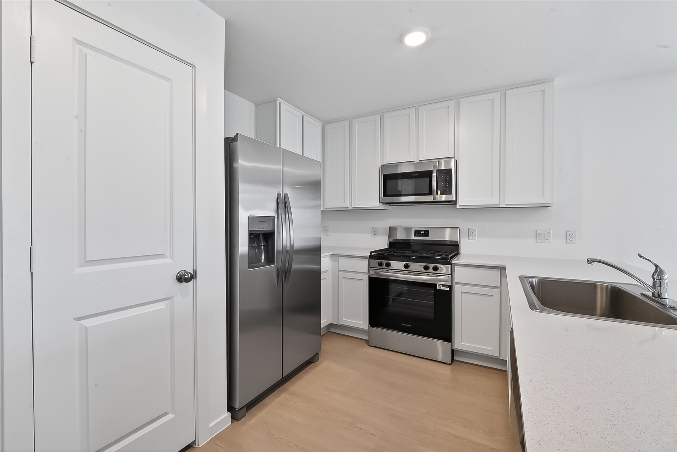 2623 American Ruby Drive Rosharon, TX 77583 - Photo 5 of 14 Stainless steel appliances and an ample pantry will make cooking a joy!